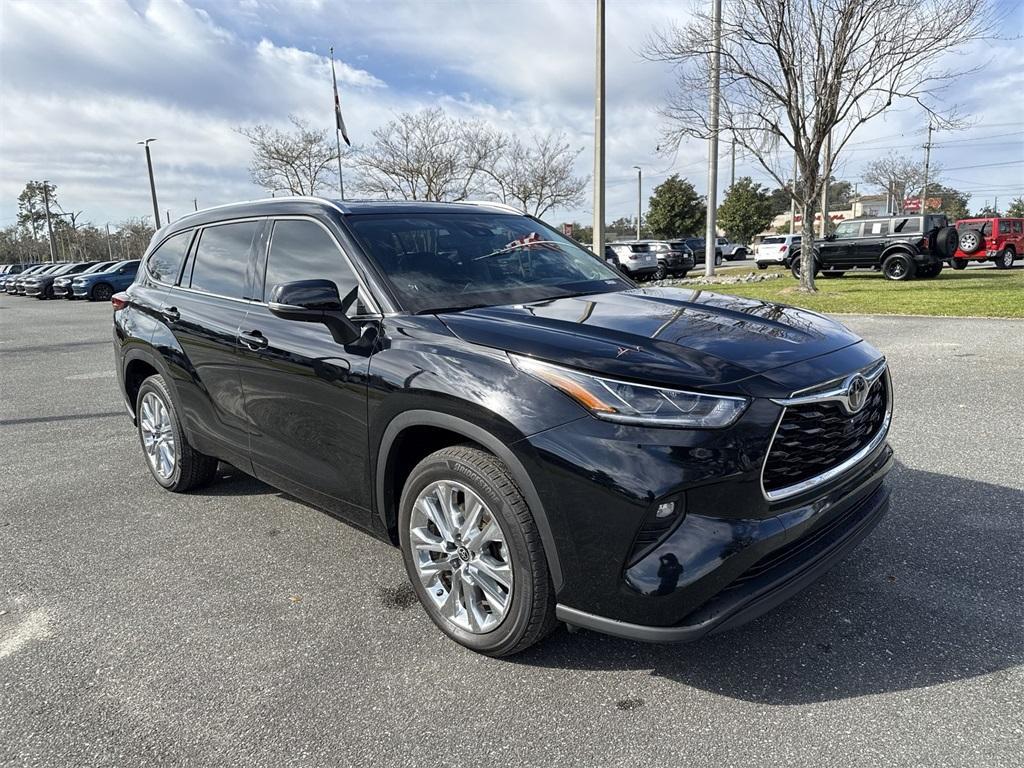 used 2023 Toyota Highlander car, priced at $33,598