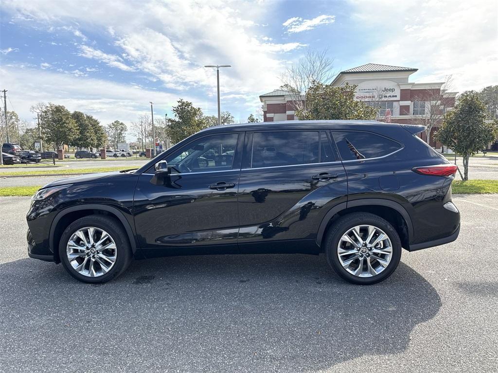 used 2023 Toyota Highlander car, priced at $33,598