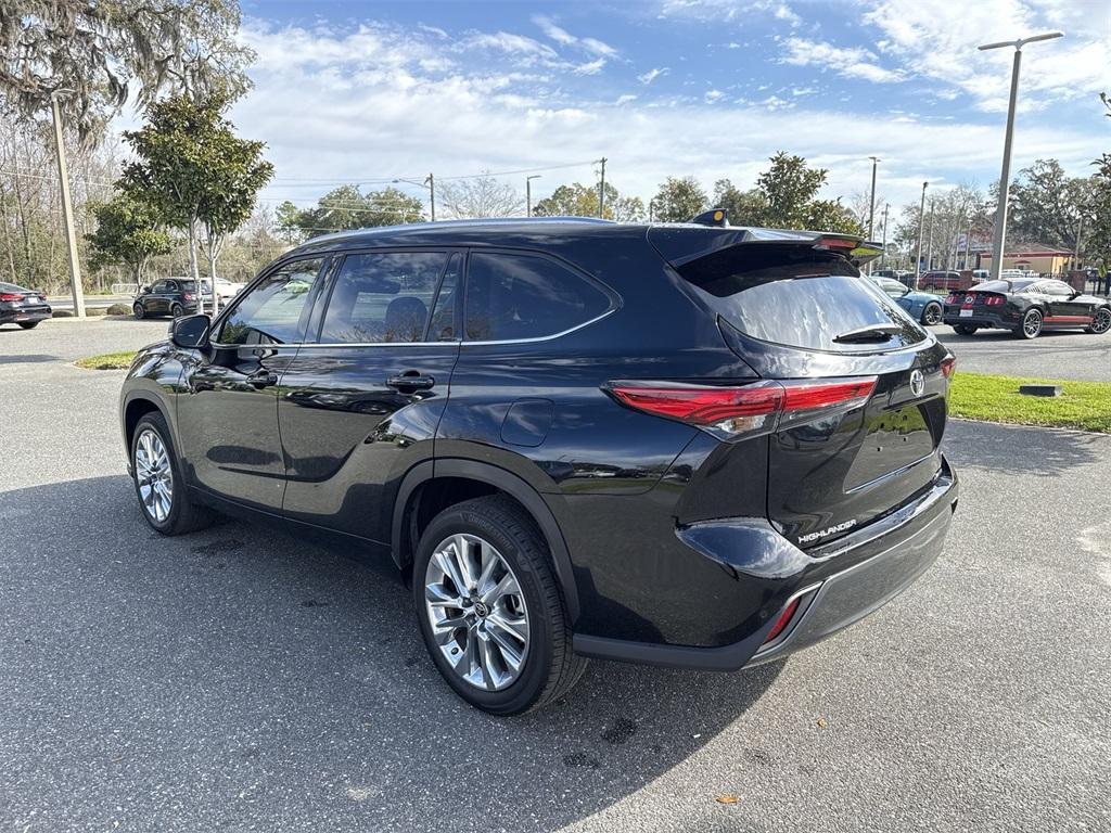 used 2023 Toyota Highlander car, priced at $33,598