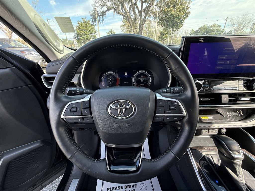 used 2023 Toyota Highlander car, priced at $33,598