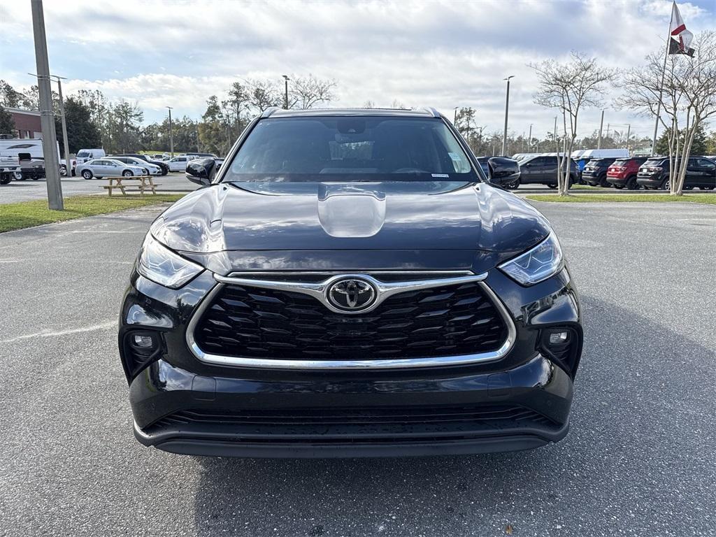 used 2023 Toyota Highlander car, priced at $33,598