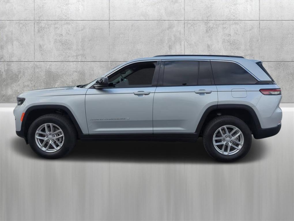 new 2024 Jeep Grand Cherokee car, priced at $37,000