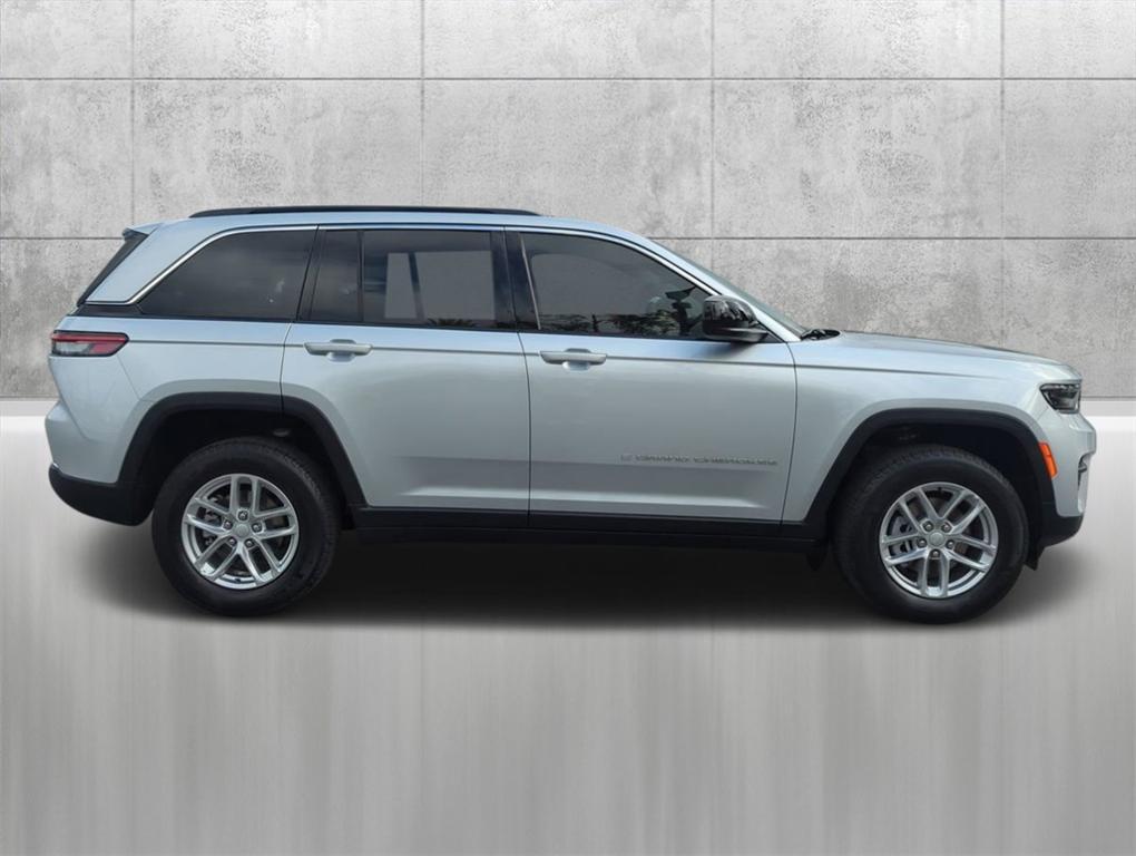 new 2024 Jeep Grand Cherokee car, priced at $37,000