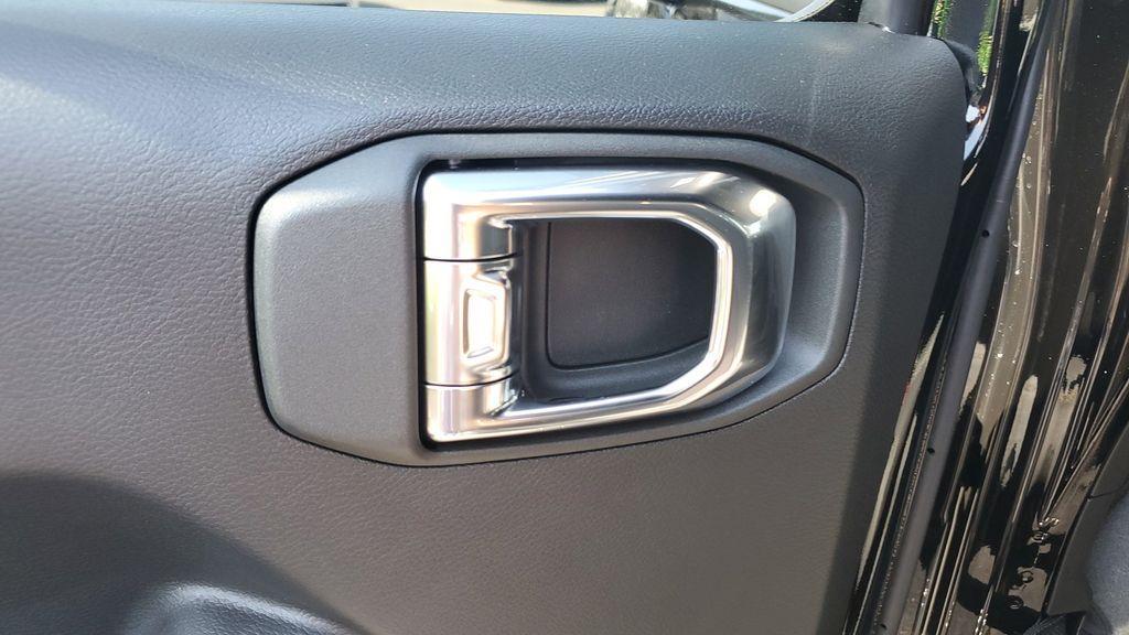new 2025 Jeep Wrangler car, priced at $50,226