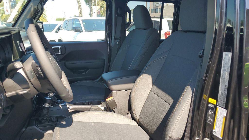 new 2025 Jeep Wrangler car, priced at $50,226