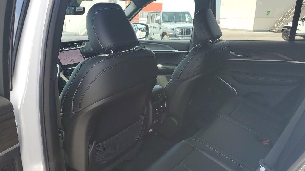 new 2025 Jeep Grand Cherokee car, priced at $50,294