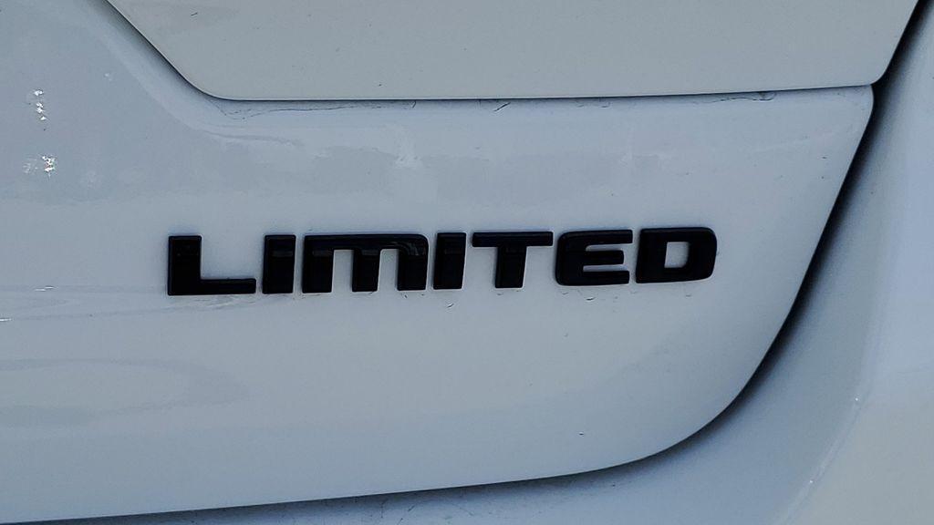 new 2025 Jeep Grand Cherokee car, priced at $50,294
