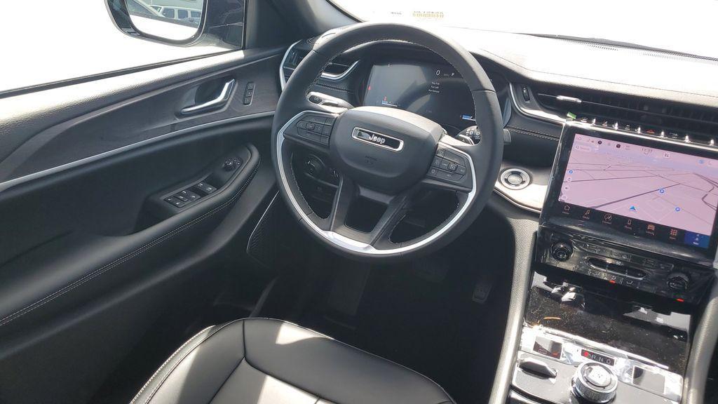 new 2025 Jeep Grand Cherokee car, priced at $50,294