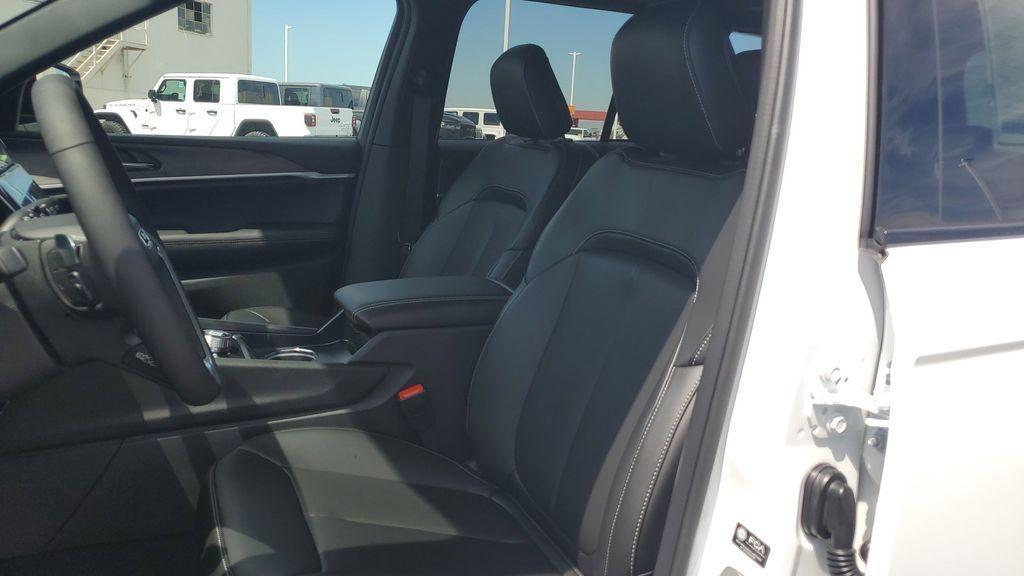 new 2025 Jeep Grand Cherokee car, priced at $50,294