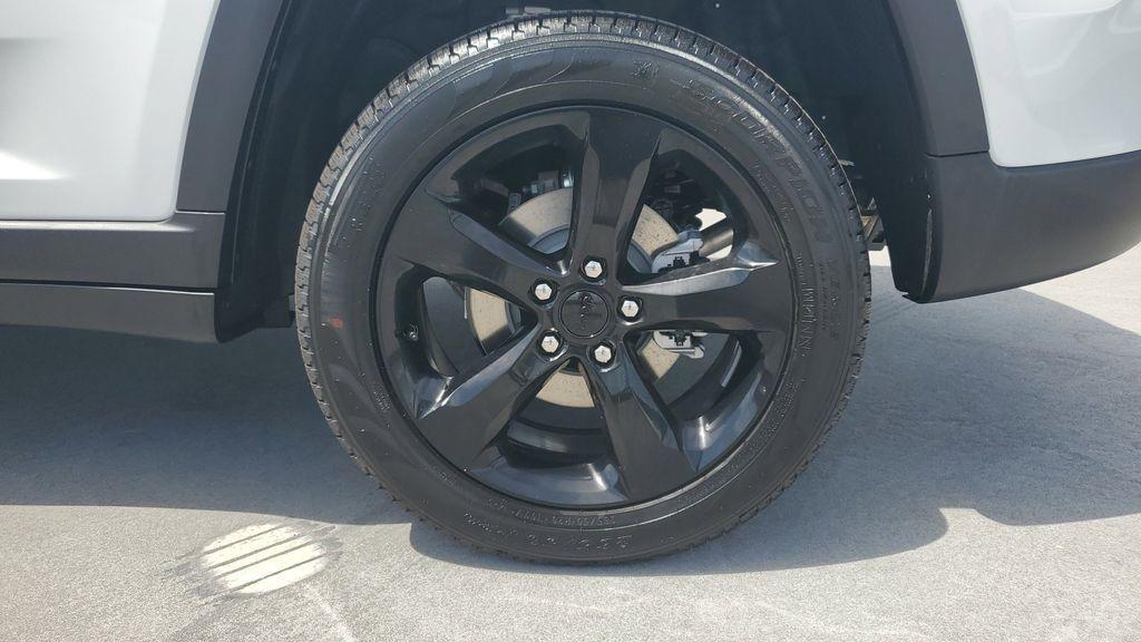 new 2025 Jeep Grand Cherokee car, priced at $50,294