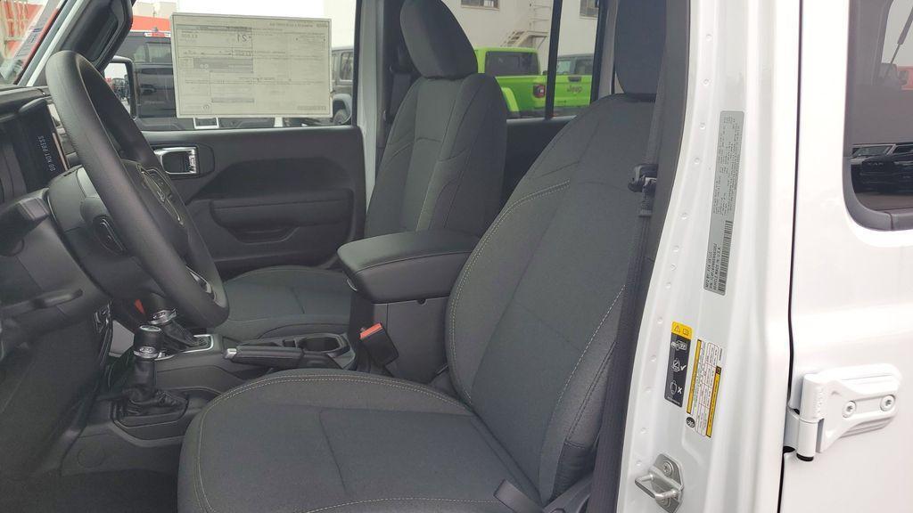 new 2025 Jeep Wrangler car, priced at $37,676