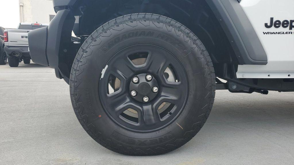 new 2025 Jeep Wrangler car, priced at $37,676