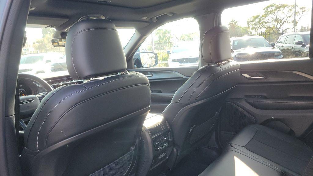 new 2025 Jeep Grand Cherokee car, priced at $38,995