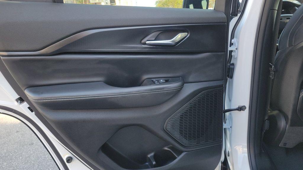 used 2025 Jeep Grand Cherokee car, priced at $32,619