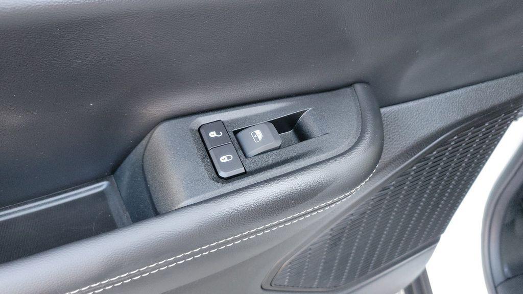 used 2025 Jeep Grand Cherokee car, priced at $32,619