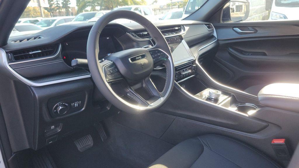 used 2025 Jeep Grand Cherokee car, priced at $32,619