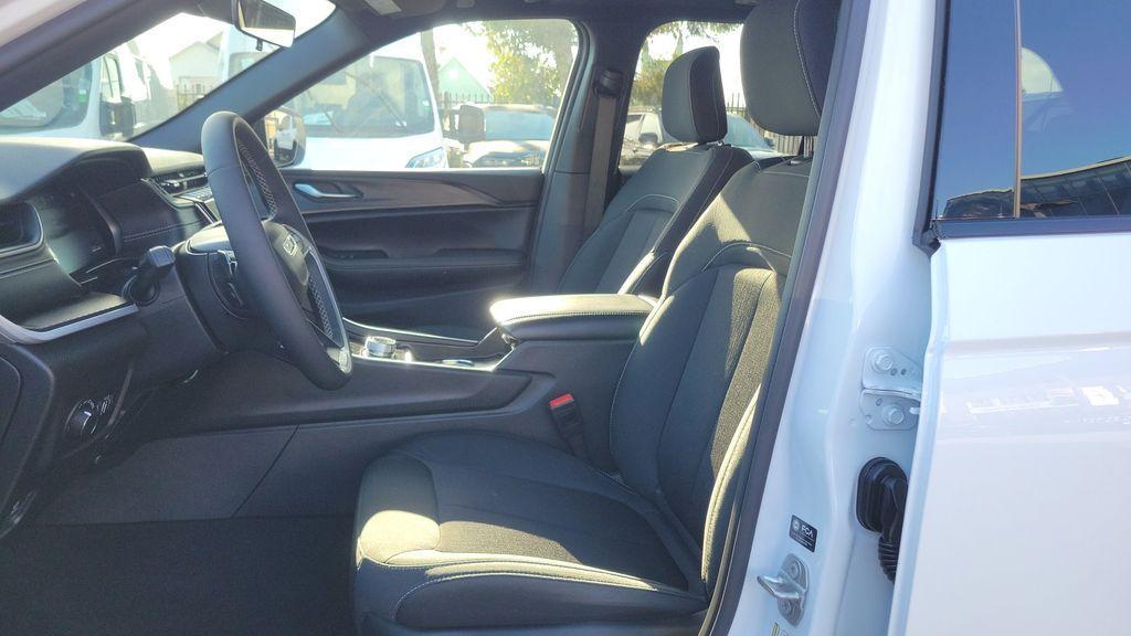 used 2025 Jeep Grand Cherokee car, priced at $32,619