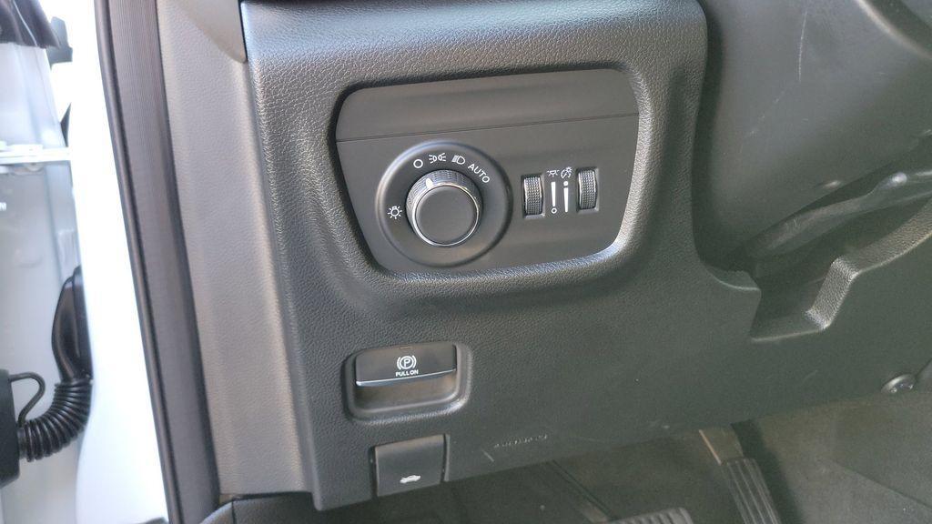used 2025 Jeep Grand Cherokee car, priced at $32,619