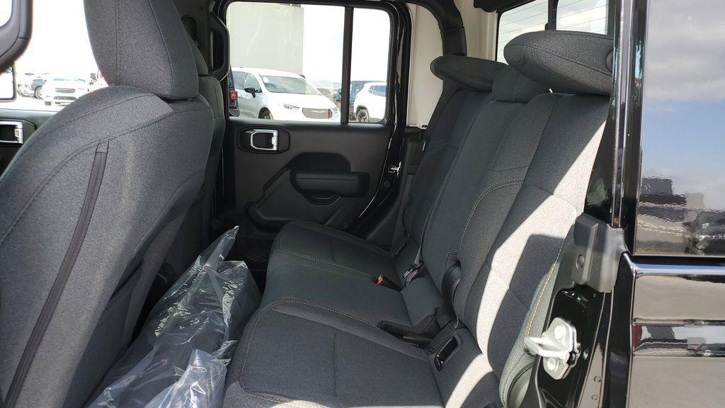 new 2025 Jeep Gladiator car, priced at $39,385