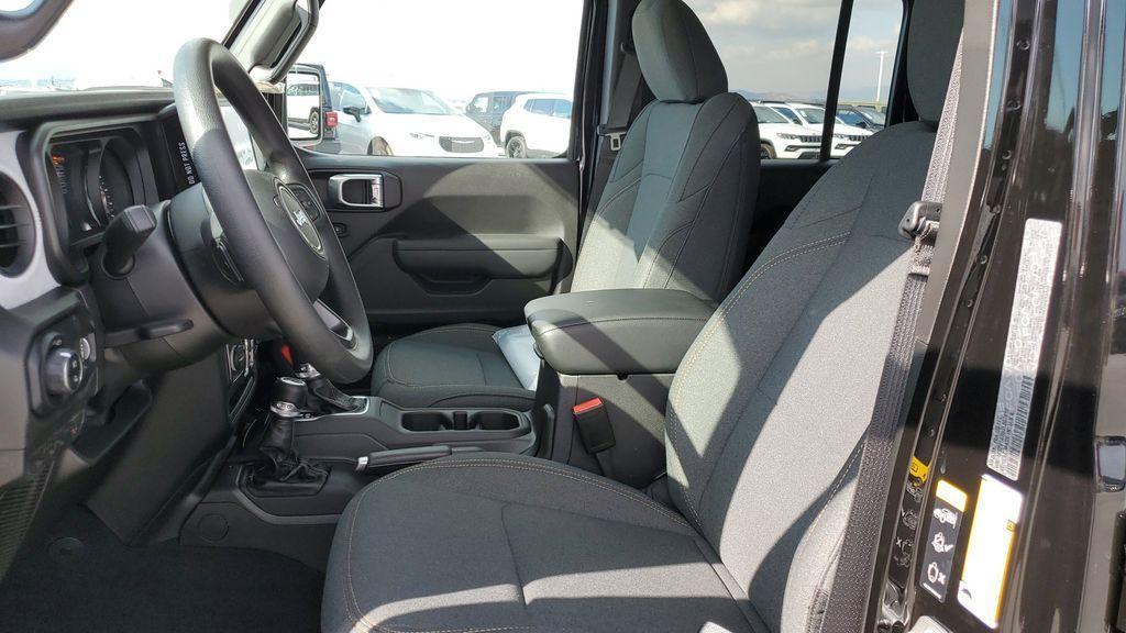 new 2025 Jeep Gladiator car, priced at $39,385