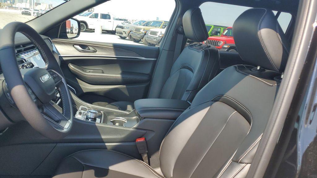 new 2025 Jeep Grand Cherokee L car, priced at $50,172