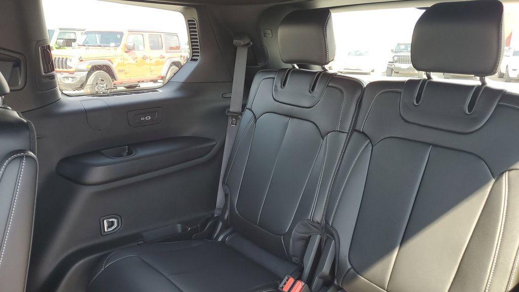 new 2025 Jeep Grand Cherokee L car, priced at $50,172