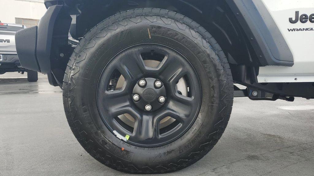 new 2025 Jeep Wrangler car, priced at $37,676