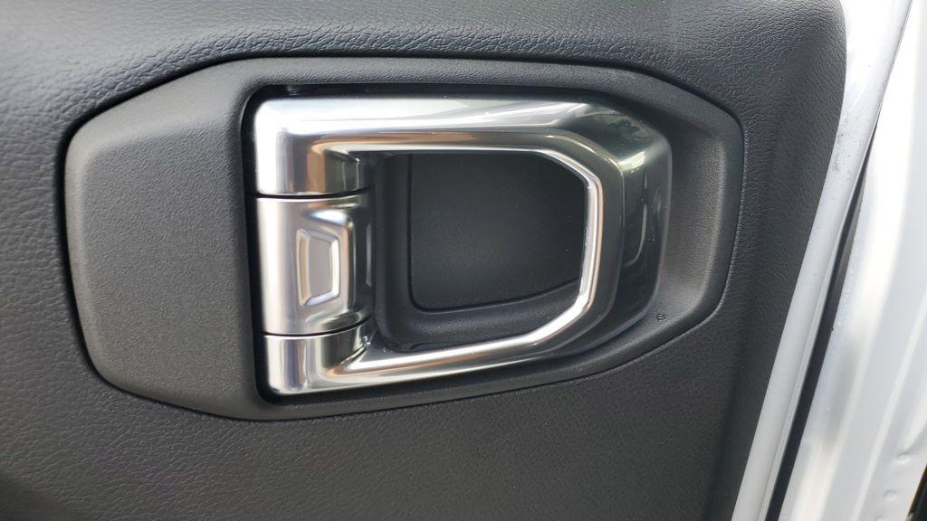 new 2025 Jeep Wrangler car, priced at $37,676