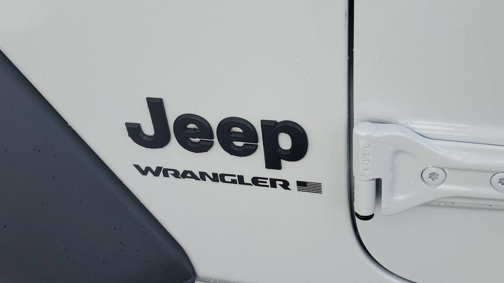 new 2025 Jeep Wrangler car, priced at $37,676