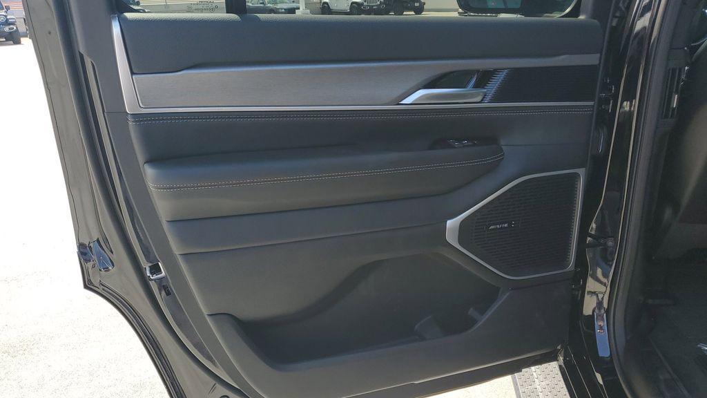 new 2025 Jeep Wagoneer car, priced at $76,425