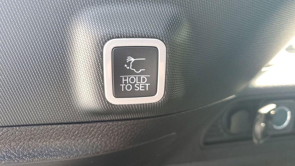 new 2025 Jeep Grand Cherokee car, priced at $50,220