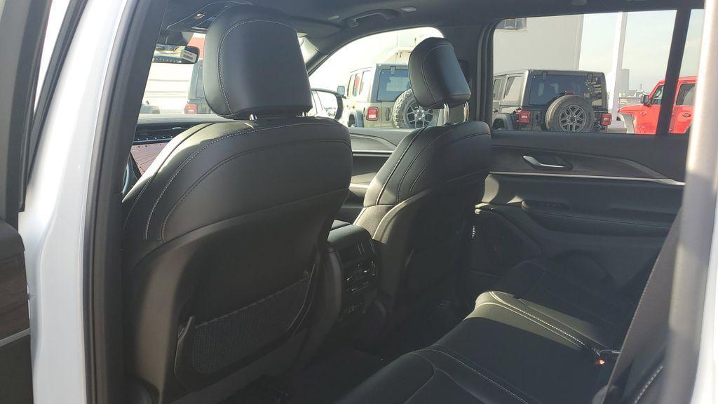 new 2025 Jeep Grand Cherokee car, priced at $50,220