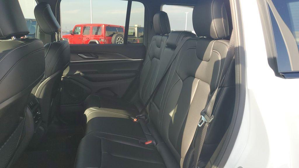 new 2025 Jeep Grand Cherokee car, priced at $50,220