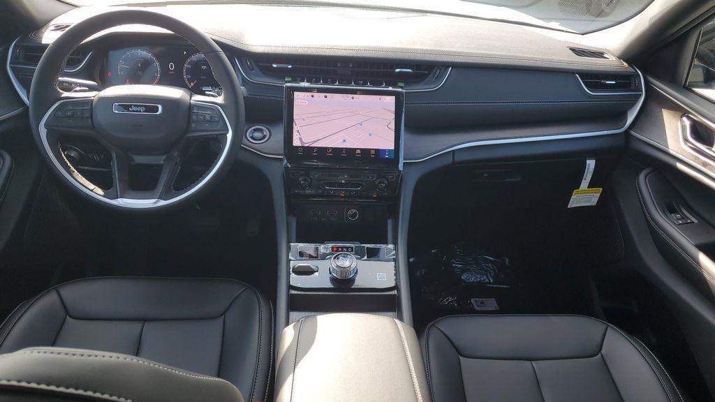 new 2025 Jeep Grand Cherokee car, priced at $50,220