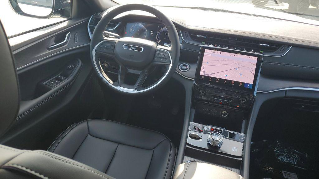 new 2025 Jeep Grand Cherokee car, priced at $50,220