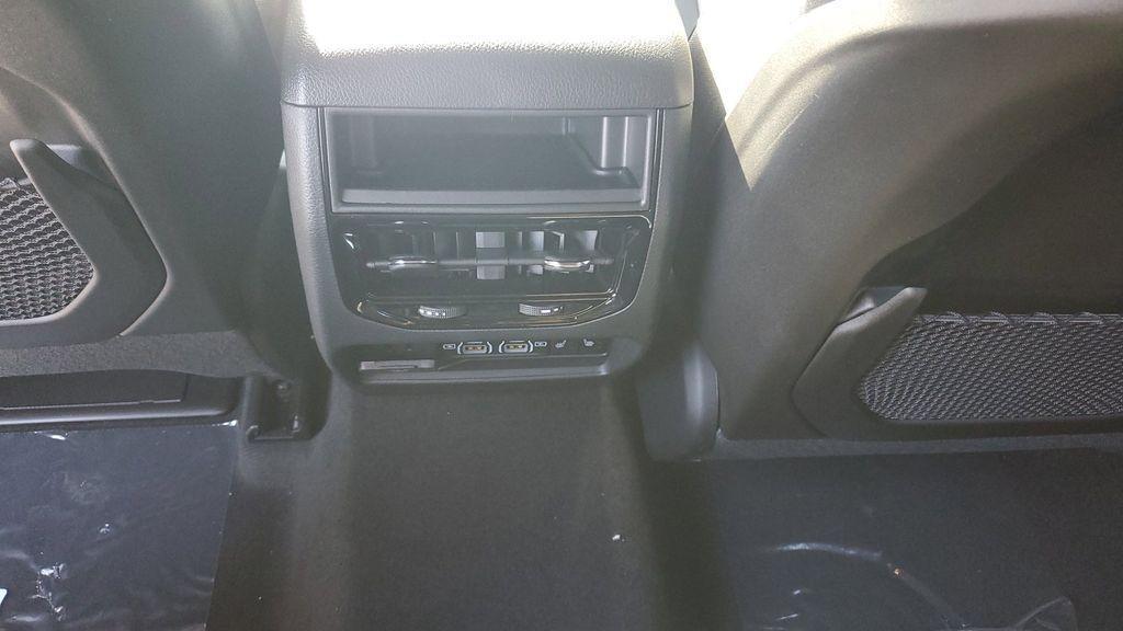 new 2025 Jeep Grand Cherokee car, priced at $50,220