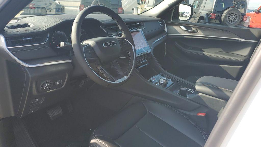 new 2025 Jeep Grand Cherokee car, priced at $50,220