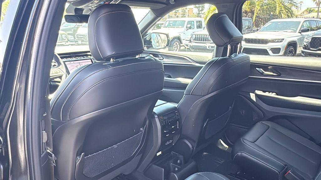 new 2025 Jeep Grand Cherokee L car, priced at $45,672
