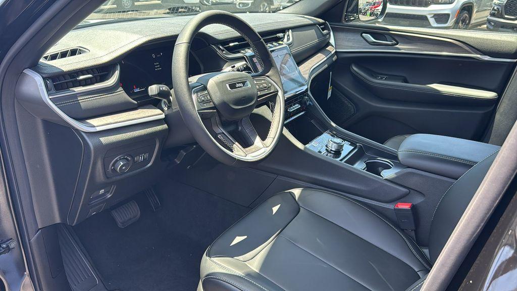 new 2025 Jeep Grand Cherokee L car, priced at $45,672