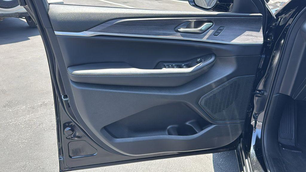 new 2025 Jeep Grand Cherokee L car, priced at $45,672