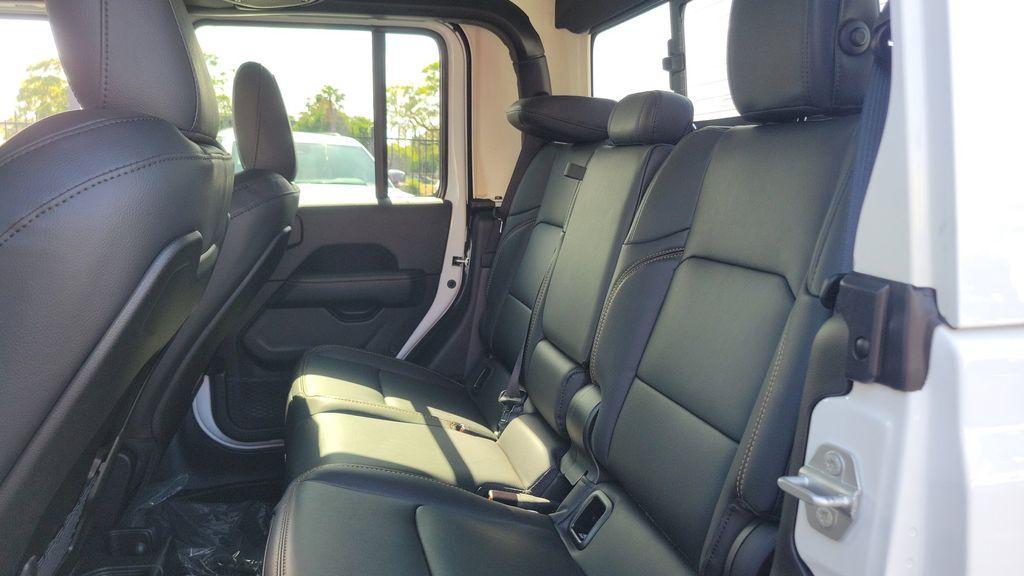 new 2025 Jeep Gladiator car, priced at $47,470