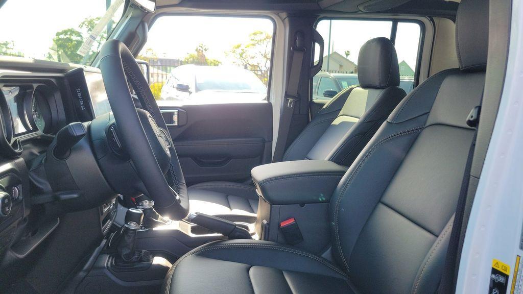 new 2025 Jeep Gladiator car, priced at $47,470
