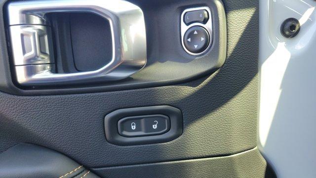 new 2025 Jeep Gladiator car, priced at $50,980