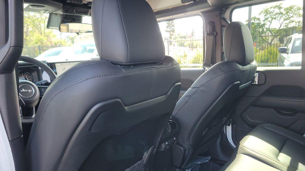 new 2025 Jeep Gladiator car, priced at $47,470
