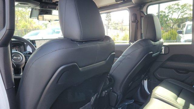new 2025 Jeep Gladiator car, priced at $50,980