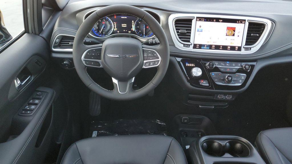 new 2025 Chrysler Pacifica car, priced at $40,995