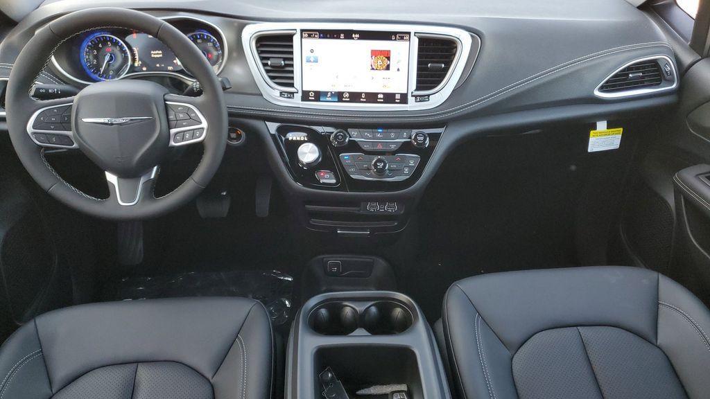 new 2025 Chrysler Pacifica car, priced at $40,995