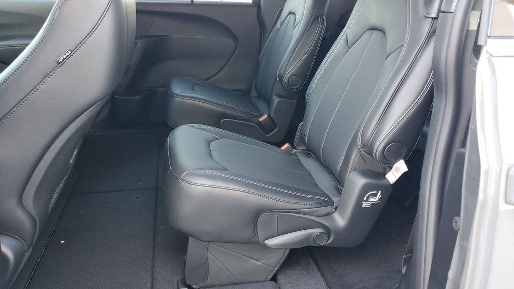 new 2025 Chrysler Pacifica car, priced at $40,995