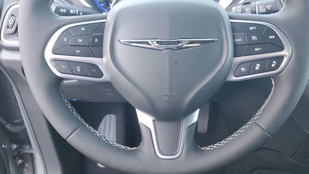new 2025 Chrysler Pacifica car, priced at $40,995