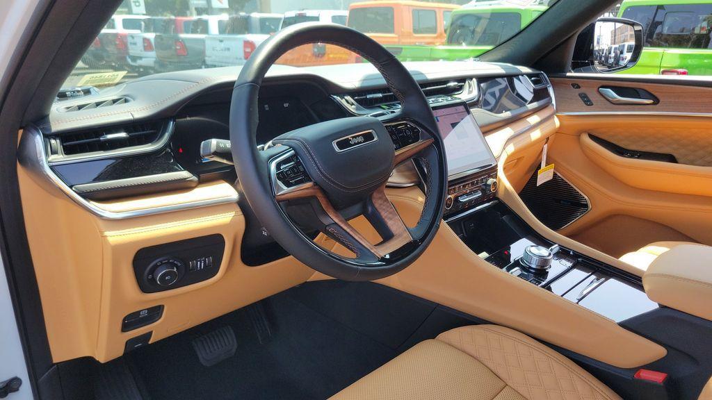new 2025 Jeep Grand Cherokee car, priced at $62,589
